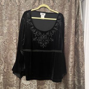 Plus size Plaza South Woman black velvet matching top and skirt